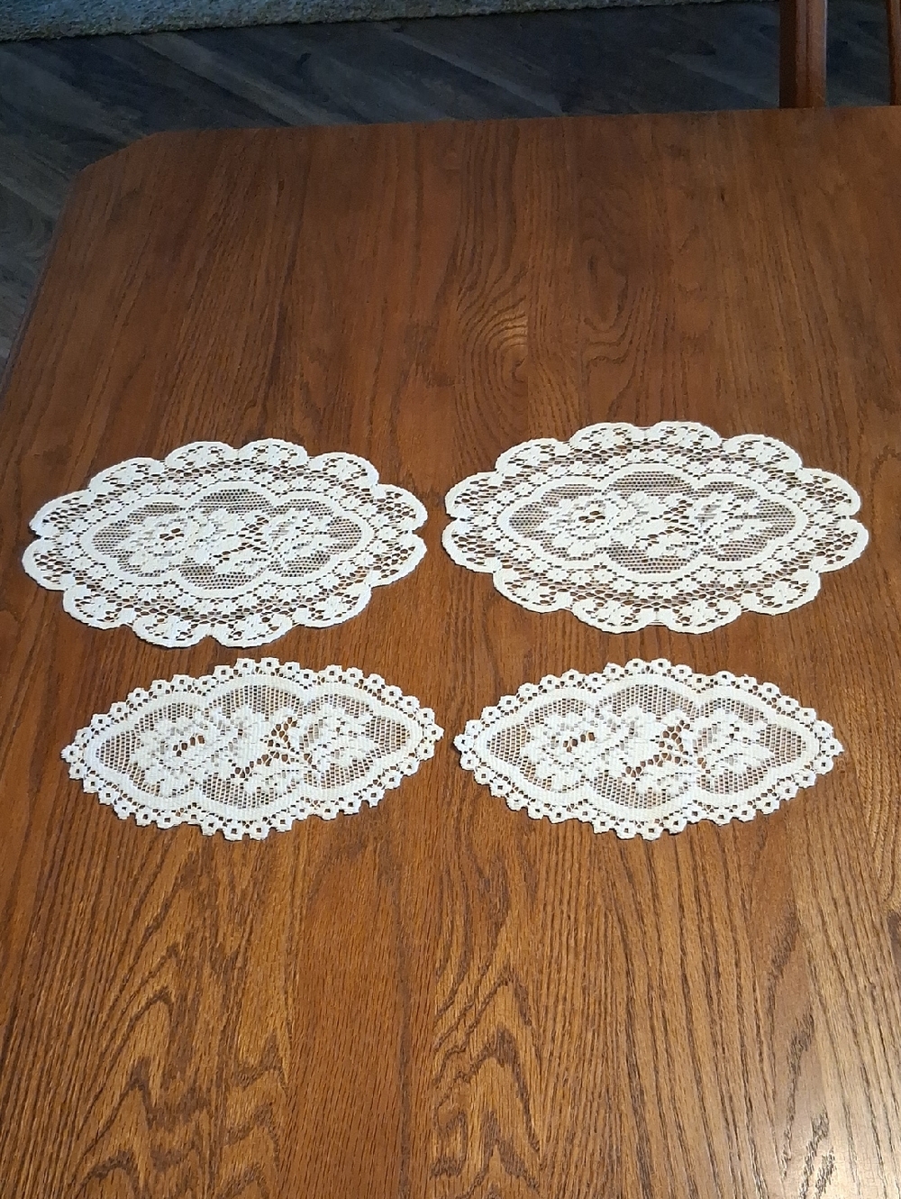 (D) Vintage Heritage Lace doilies featuring a floral rose pattern, White, 4 Pc.